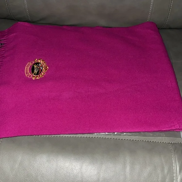 Preloved Burberry lambwool scarf great condition pink purplish color 74”X14 1/2”